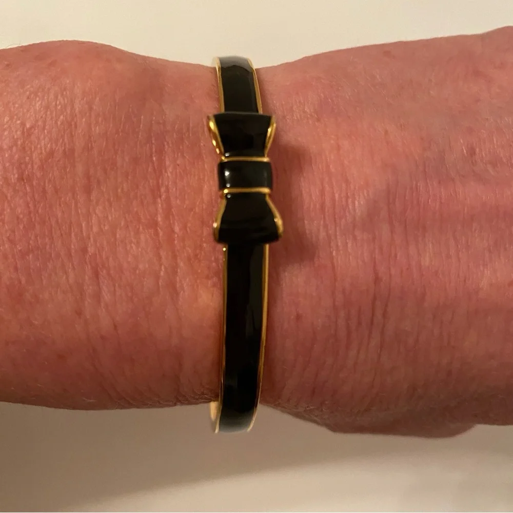 KATE SPADE BRACELET SKINNY BLACK ENAMEL GOLD PLATE BOW BANGLE SIGNED OS ONE SIZE - Picture 3 of 9